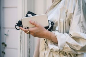 ライブ配信は投げ銭がないとしんどい｜時給保証があるライブ配信アプリの実態と稼ぎ方